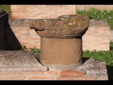 00705 ostia - regio ii - decumanus maximus - portico di nettuno (ii,iv,1) - detail - 01-2024.jpg